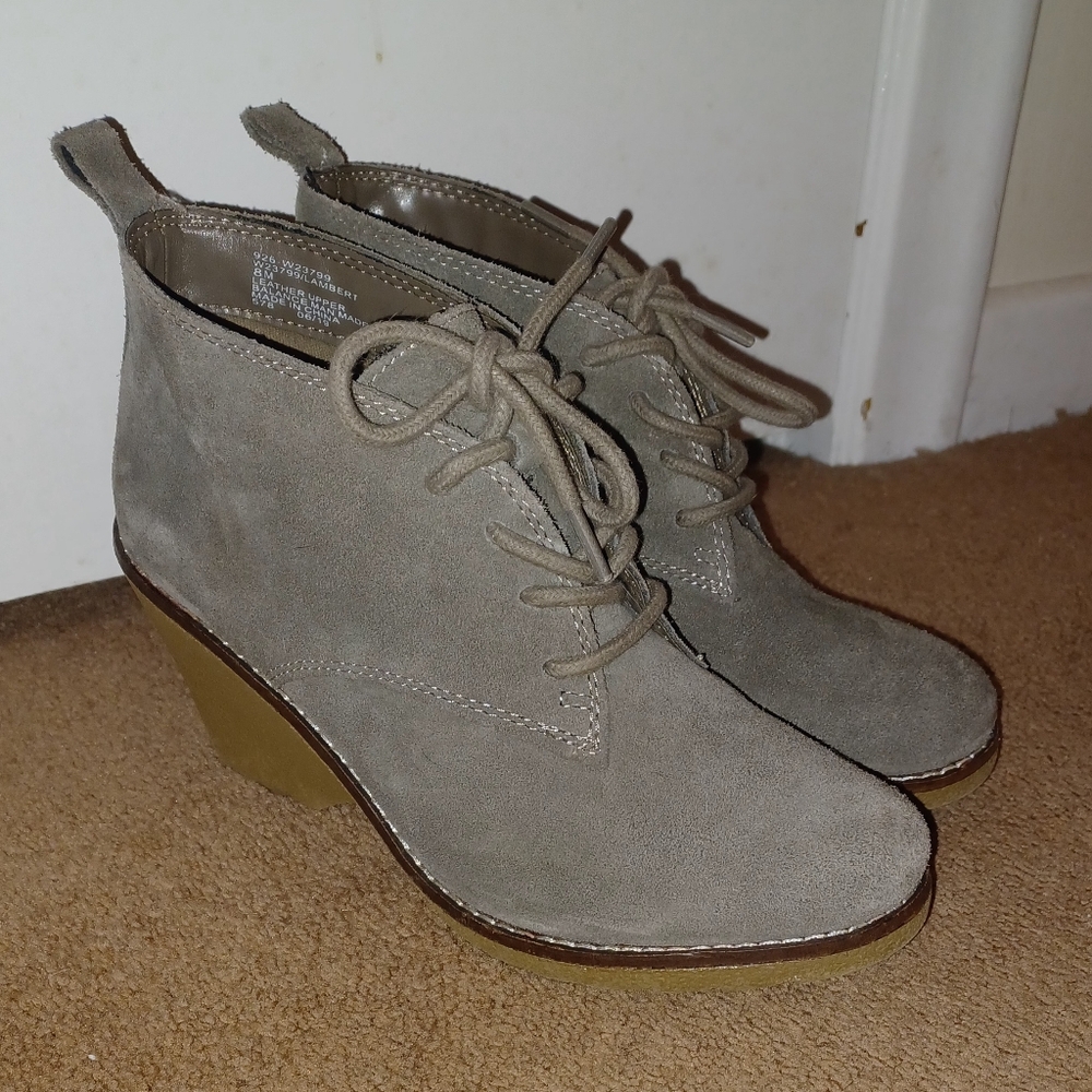 Like new ! White Mountain Wedge Heel Shoes